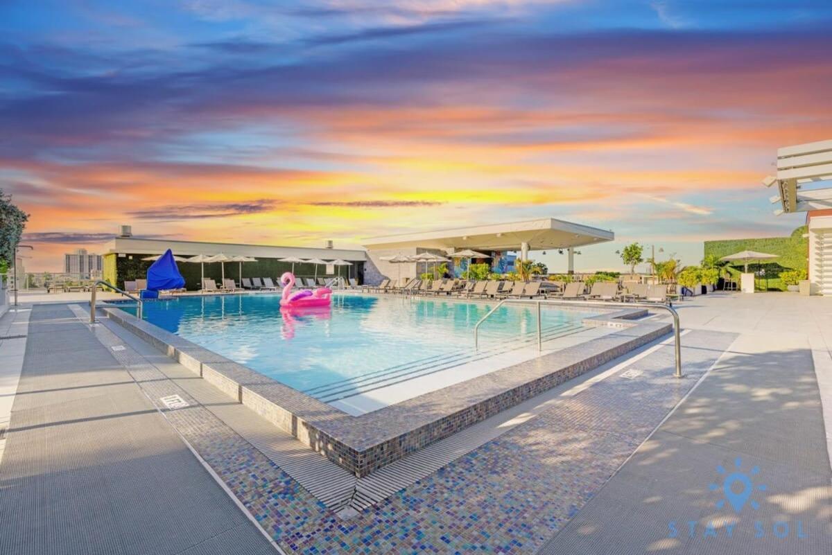 Rooftop Pool - Balcony - Hollywood Beach Broad - Walk Exteriér fotografie